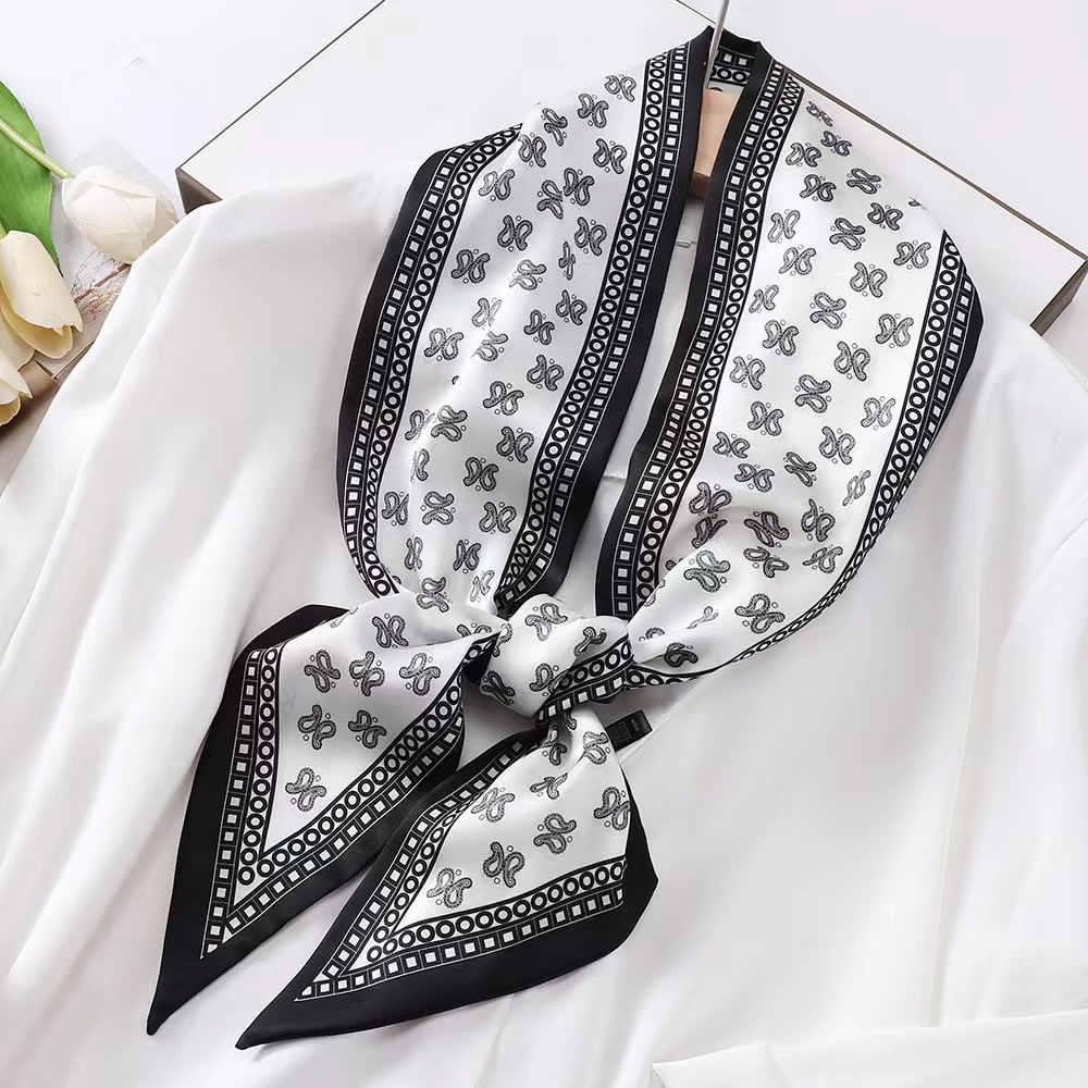 Luxuriöses Seidentuch mit Zebr – Luxury Bags Duffle Bewertung und Preis